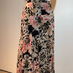 Jones NY mid-calf floral skirt, swirl detail